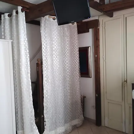 Bed & Breakfast My House *